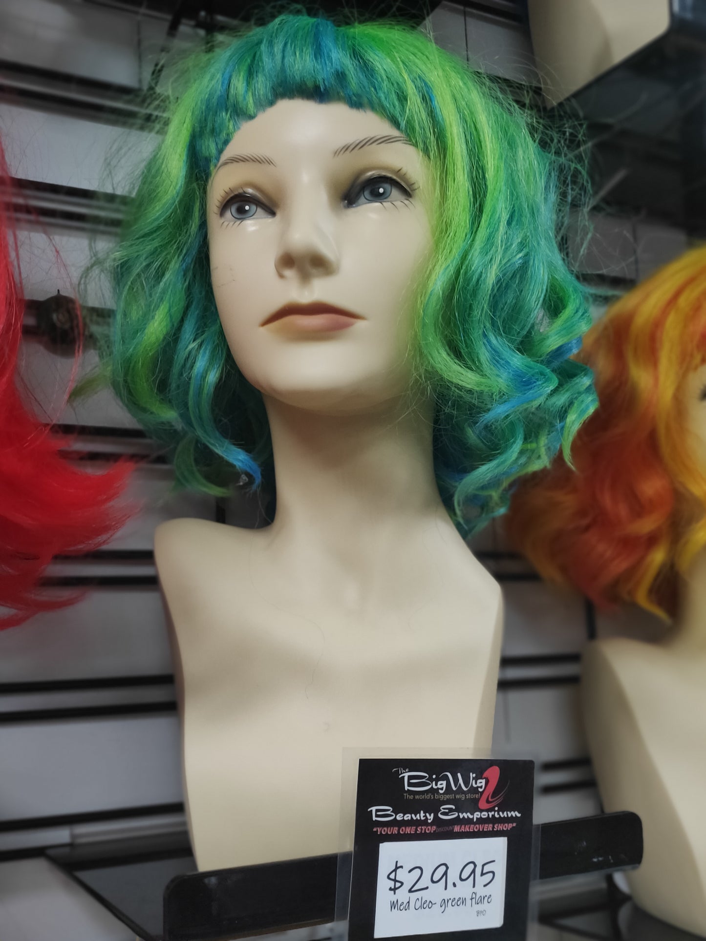 Med cleo short bob green flare